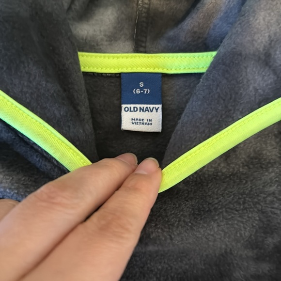 Old navy fleece pullover sweater size small 6/7 boys - Picture 2 of 4
